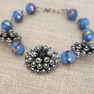 Flower bracelet, sparkles with rhinestones, Blue round faceted glass beads